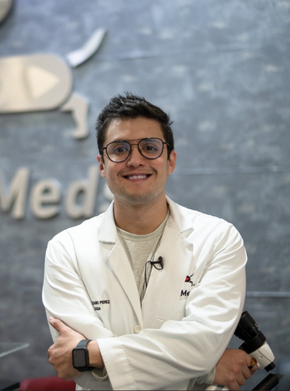 Julian Lozano, Oftalmología Veterinaria en Monterrey